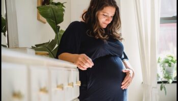 Ρούχα και αξεσουάρ για μητρότητα DIY: Κομψά εξογκώματα