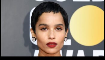 Φώτα της δημοσιότητας στα κοντά μαλλιά: Celebrity Pixie κόβει κλέβοντας τη σκηνή